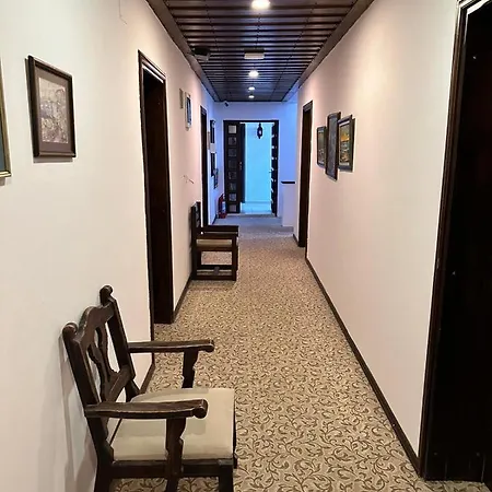 לינה וארוחת בוקר Dinc 4*