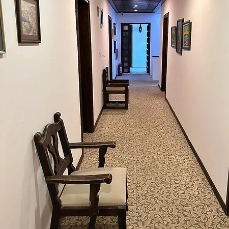 לינה וארוחת בוקר Dinc 4*